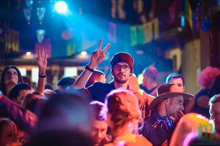 Évi 40 millió bevétele van azzal, hogy összebarátkoztat embereket, és elhozza a mindennapjaikba a Sziget fesztivált_1