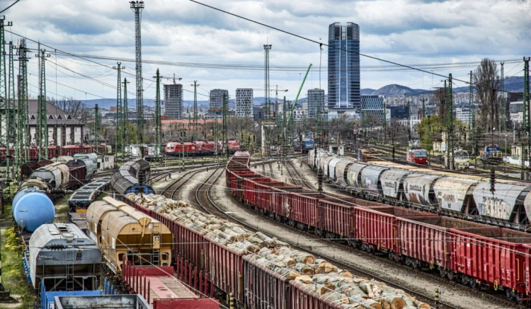 A kínai elnök rászólt Orbánra, újabb akadályok a Budapest-Belgrád vasútvonalnál