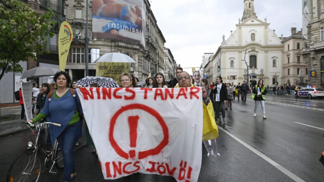 A számítógépek ellenőrzése megy, szinte minden más marad – Tovább egyeztetnek a státusztörvényről