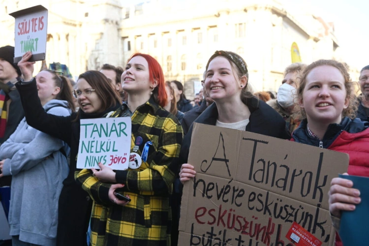 A kilátásba helyezett felmondások nélkül is jelentős a pedagógushiány