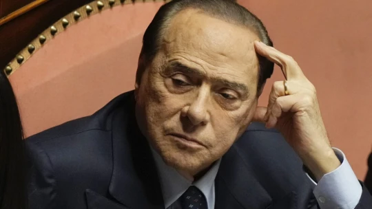 Berlusconi intenzíven