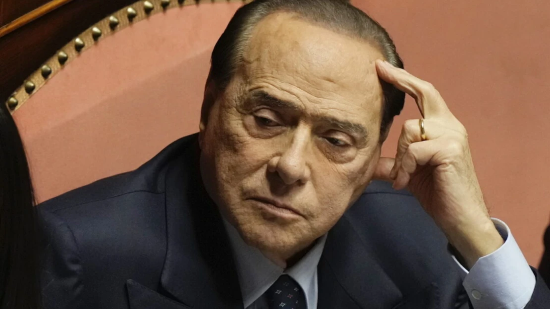 Berlusconi intenzíven