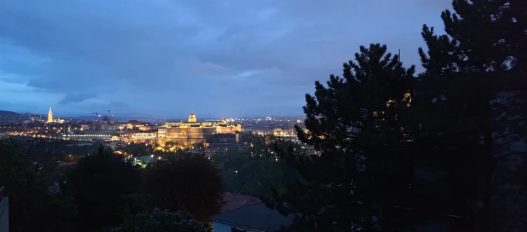Rém drága, igen fura, de ennél jobb telefon nincs játékra jelenleg_5