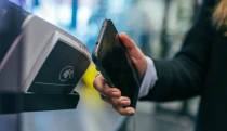 Nem áll meg az online térben, a boltokban is hódítana a magyar fintech