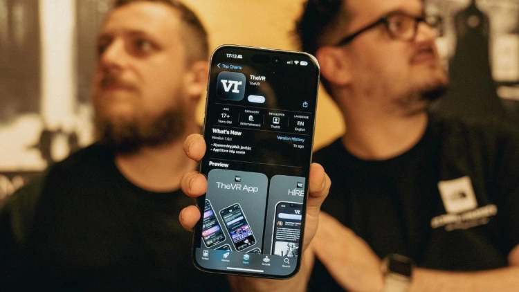 Tízezren ugrottak rá a Happy Hour alatt, mégsem halt le. Mi a TheVR app titka?