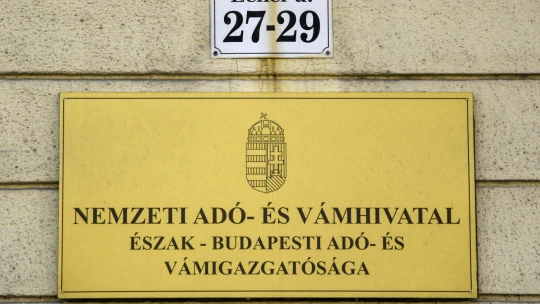 Ukrán takarékbank: visszakapjuk a lefoglalt járműveket. NAV: nem is voltak lefoglalva
