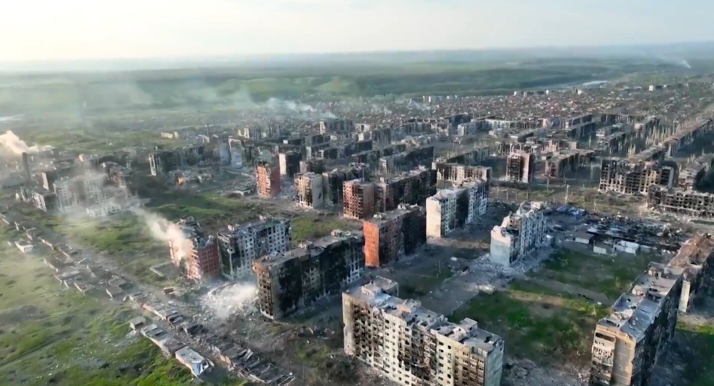 Bahmut: drónvideón, hogy miért áldoztak be több tízezer emberéletet az oroszok