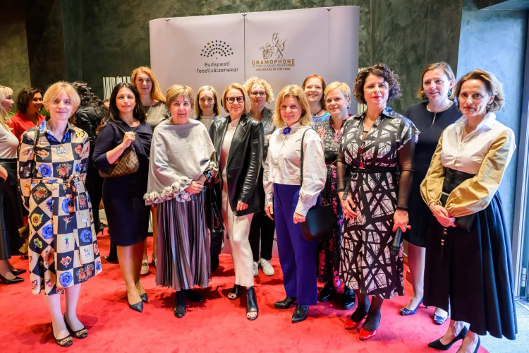 Amikor a legbefolyásosabb magyar nők együtt mennek koncertre_0