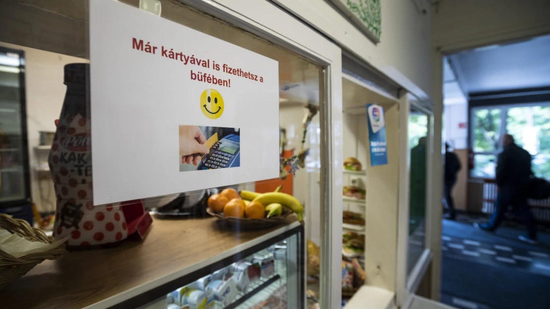 Látványosan emelkedtek a fizetések, de továbbra is kevesebbet érnek