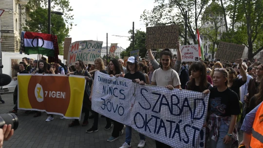 Eközben a szomszédban: 150 ezer tanár sztrájkol egyszerre