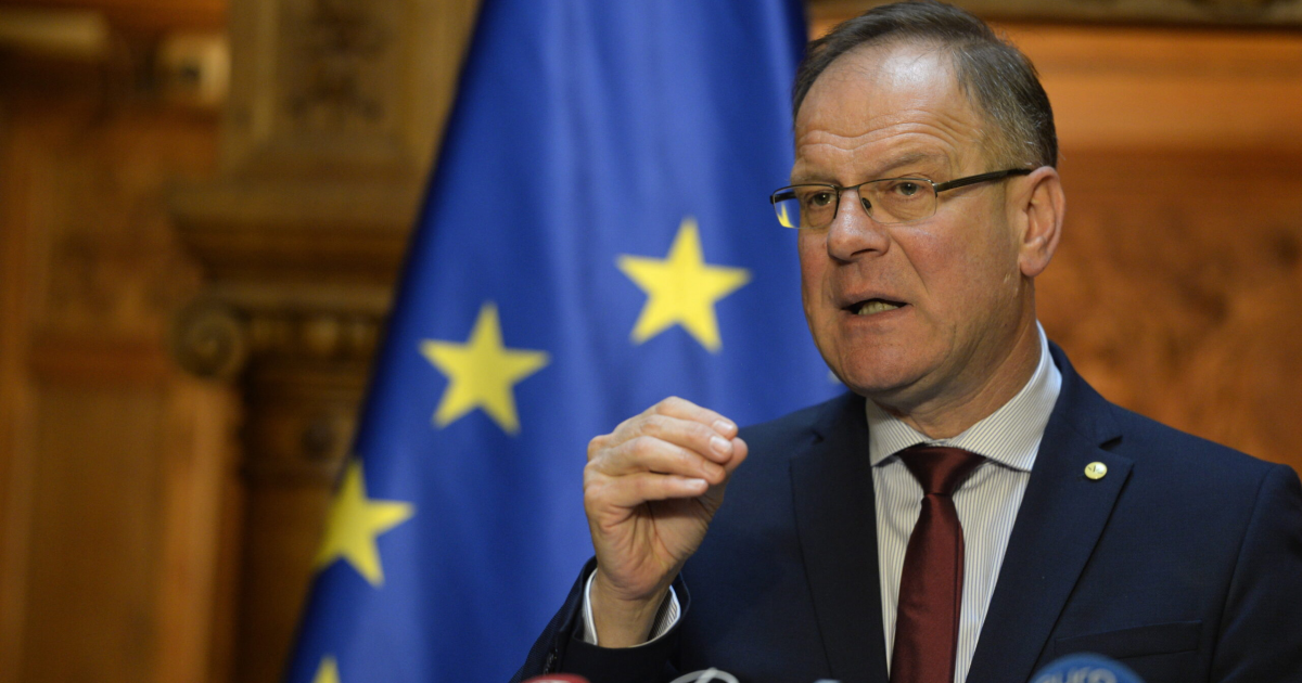 Betilthatja a nem helyben élők ingatlanvásárlását a kormány a kistelepüléseken