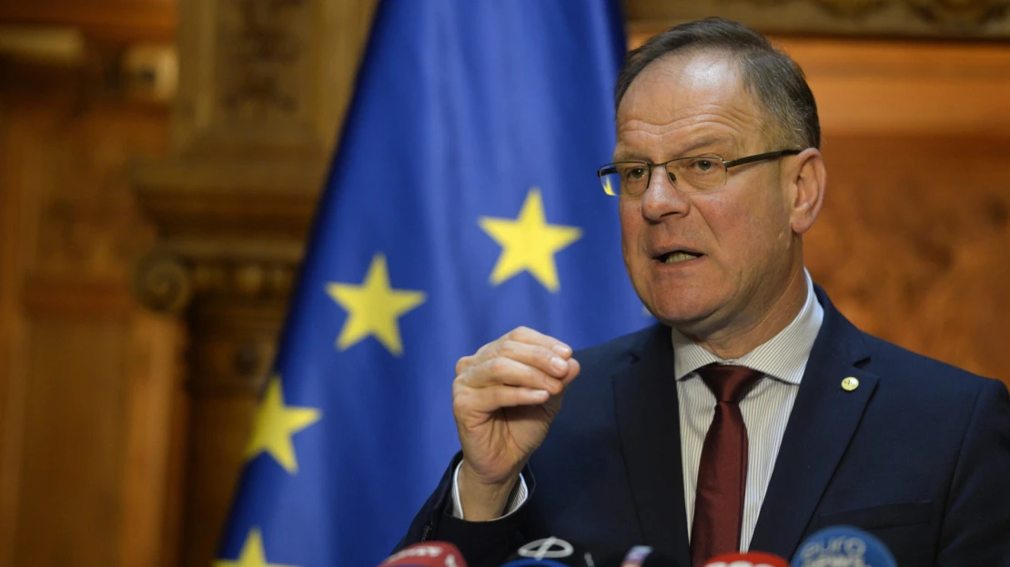 Betilthatja a nem helyben élők ingatlanvásárlását a kormány a kistelepüléseken