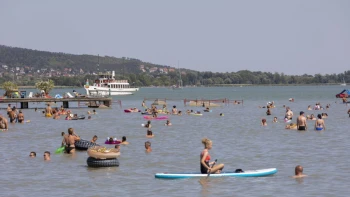 Jól fizető idénymunka: ennyit lehet keresni idén a Balatonon