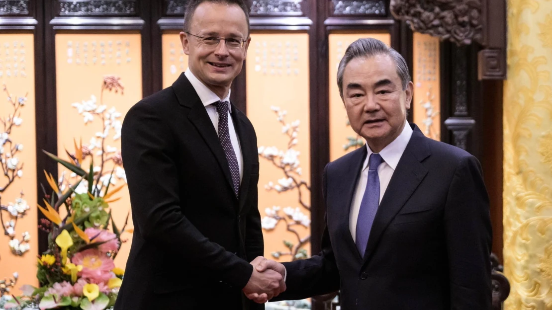 Pekingben érvelt a debreceni gigagyár mellett Szijjártó Péter, a CATL vezérével vacsorázott