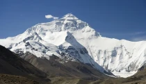 Túl sok a probléma az Everesttel. Így alakítja át Nepál a hegymászást