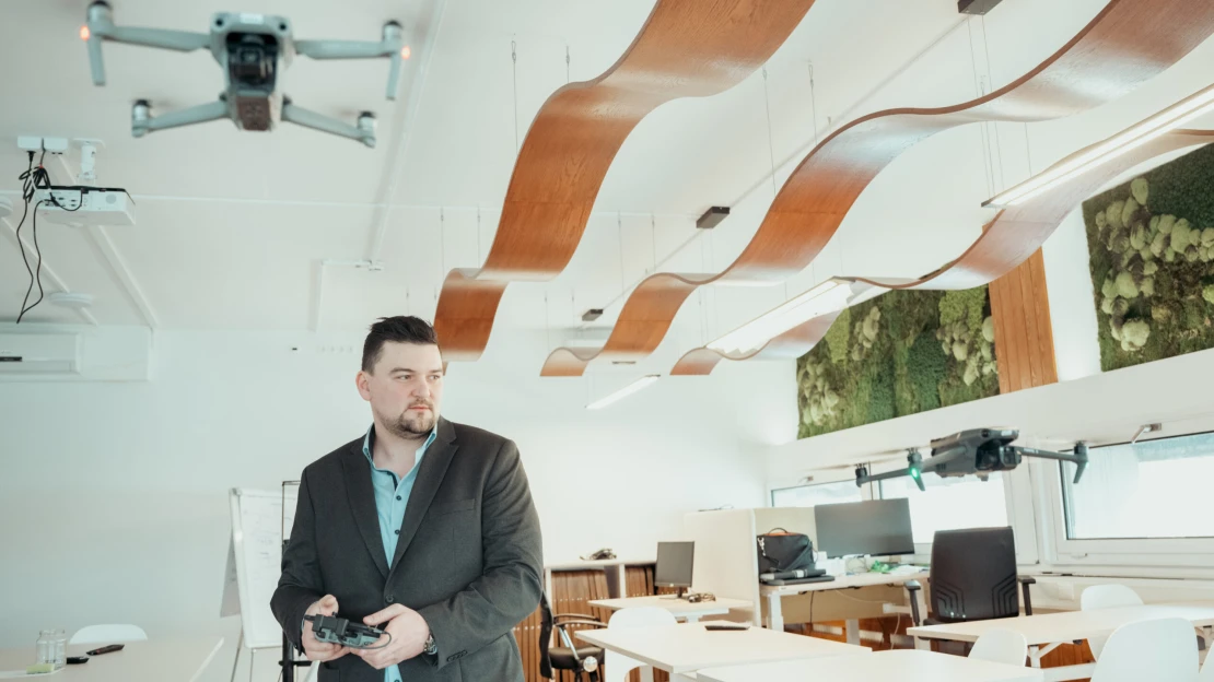 Drónokkal viszik be a mesterséges intelligenciát a raktárakba