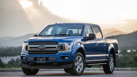 A Ford hirtelen rájött, hogy a világnak szüksége van még az AM rádiókra az autókban