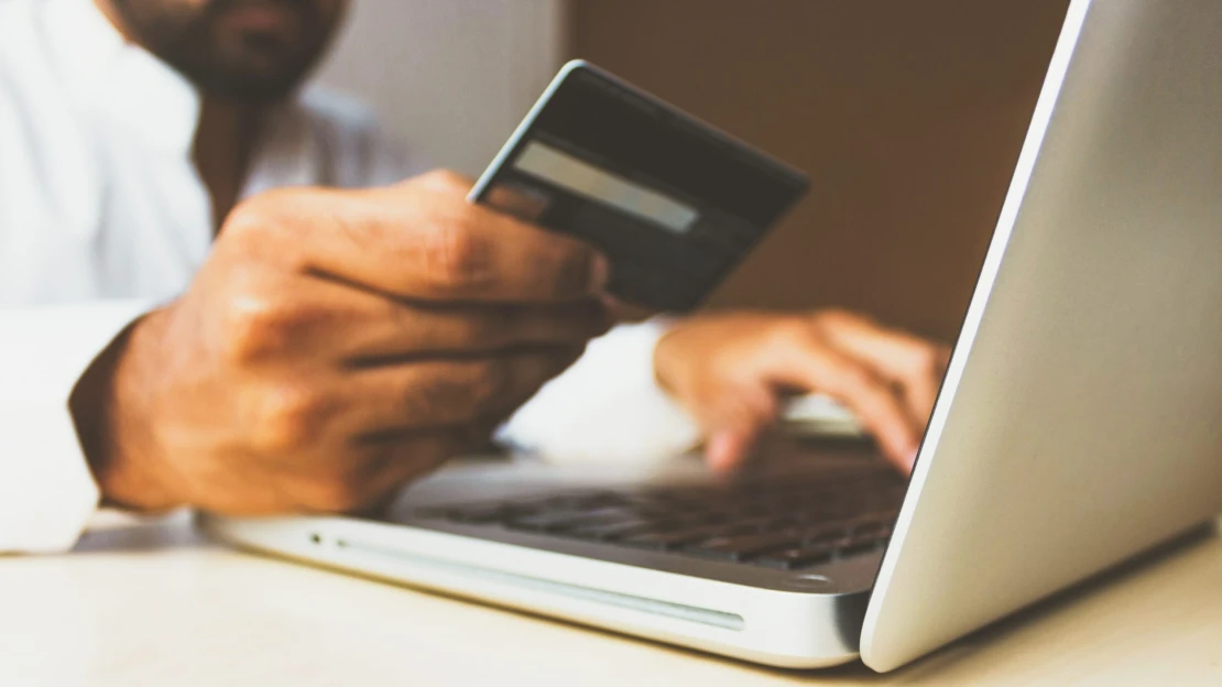 Nincs minden rendben az e-kereskedelemben – hogy rúghatnának labdába a magyar webshopok a régiós titánok mellett?