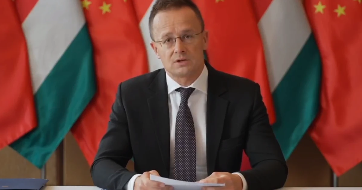 Zászló, zászló, pénz – több mint egymilliárdot szakít a kormány kedvenc reklámügynöksége