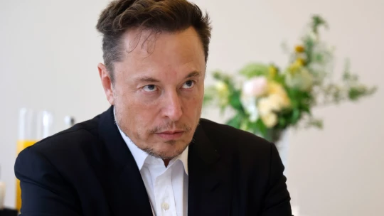 Veszélyben Elon Musk? Az Oracle alapítója egy nap alatt 100 milliárddal lett gazdagabb