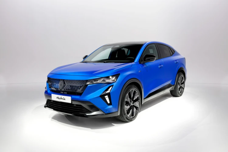 A felhőhöz kapcsolják és a repülés előtt tiszteleg a Renault új modellje. Párizsban néztük meg, mit tud_3