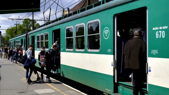 Nagyot drágul a vonat, busz és a HÉV is – mutatjuk az árakat