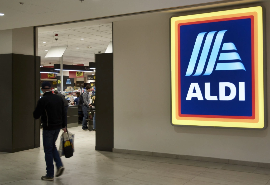 Óriási árcsökkentés: több mint 100 termék árát vágja meg az Aldi