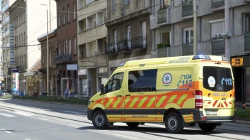 Kitálalt egy mentős a 19 órás műszakokról: Az osztrák rokonok nem értik, miért mentőzöm a több mint kétszáz kilométerre lévő fővárosban