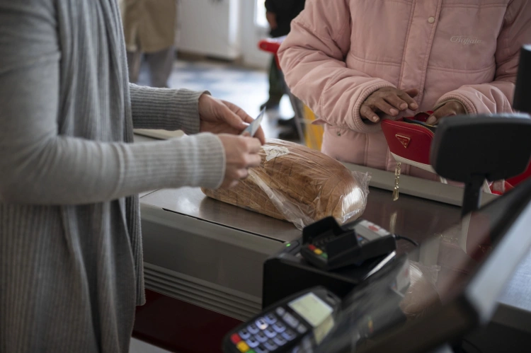 Indul a cash-back: havi 40 ezret vehetünk fel ingyen a boltok kasszáiból