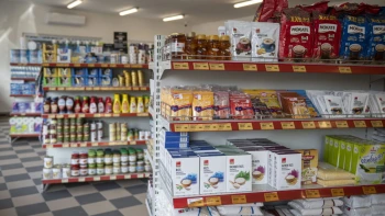 Egyeztetés nélkül jött az újabb árrésstop-hosszabbítás, nem örülnek a boltok