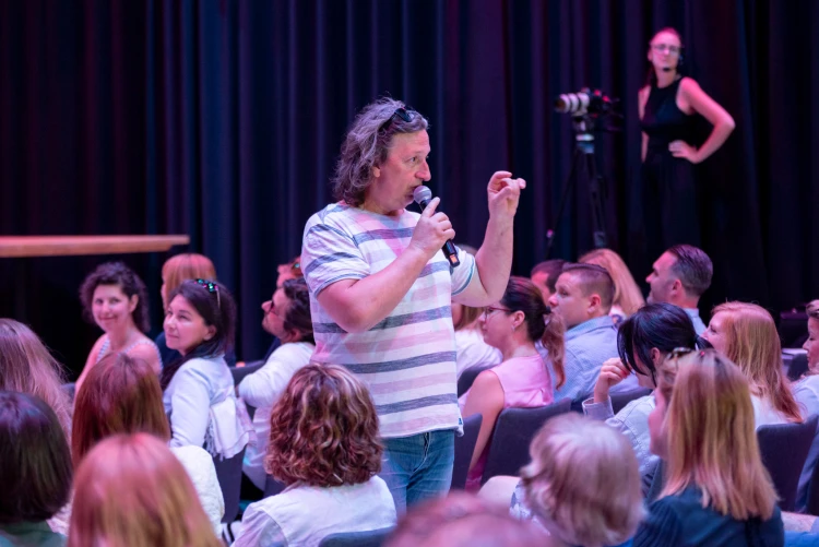 Ki érzi jól magát a bőrében? Színpadi show-t csinált Csernus Imre_11