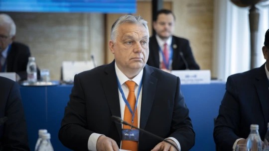 Előzetes figyelmeztetés nélkül rúgott ki több száz embert a kormány, a segítséget is elsunnyogták volna