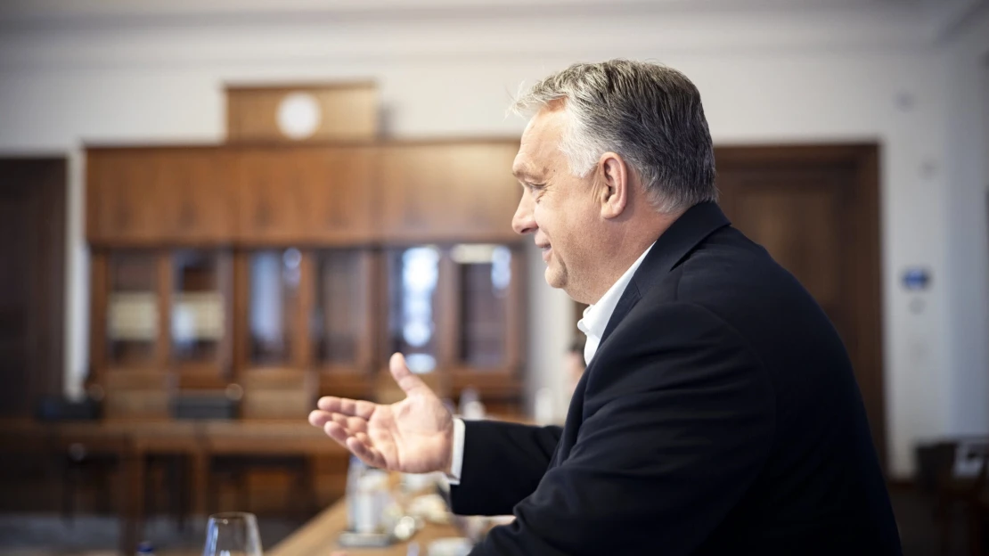 Fitch: Súlyosan alááshatja a kormány politikai hitelességét, ha nem jönnek az EU-s pénzek