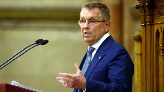 Mást mond Matolcsy a kínai lapban: most akkor csapda vagy lehetőség az akkumulátoripar?