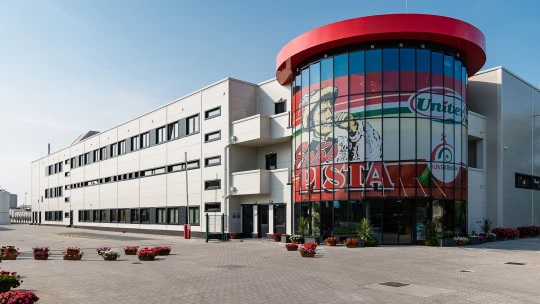 Erős Pista 8 milliárdból kapott ultramodern gyárat