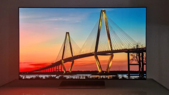 Leesett az állunk a világ első mikrolencsés tévéjétől