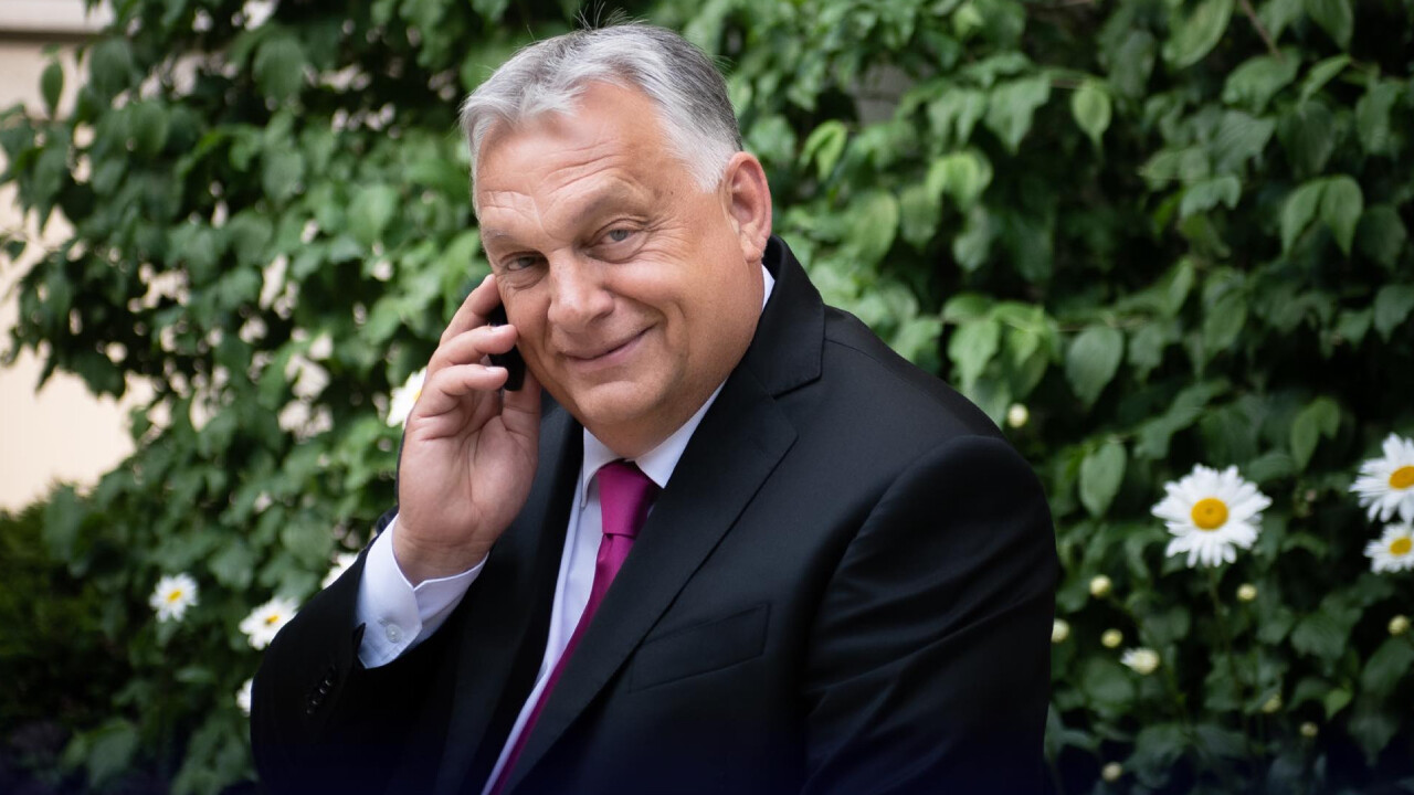 Orbán bement reggel a rádióba, hogy kimondja, hogy állampapír