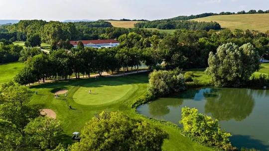 Tiborcz István cége beszállt Mészáros Lőrinc mellé a hatvanpusztai golfklubba