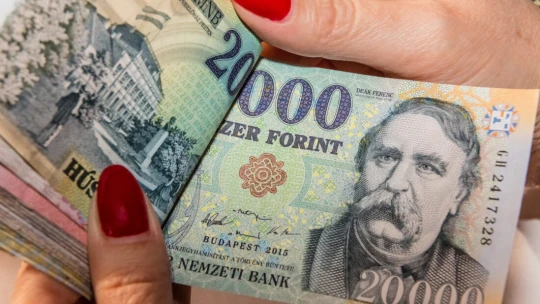 Fejenként ennyi pénzt bíznak a gazdag magyarok a privát bankokra