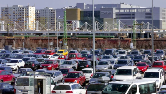 Több mint százmilliót költött parkolóbérlésre a főváros, vita lett a belvárosi helyekből