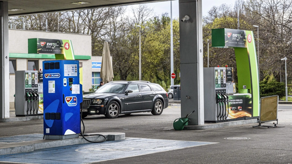Irány a benzinkutak, megint nagy mértékben emelkedni fognak az árak