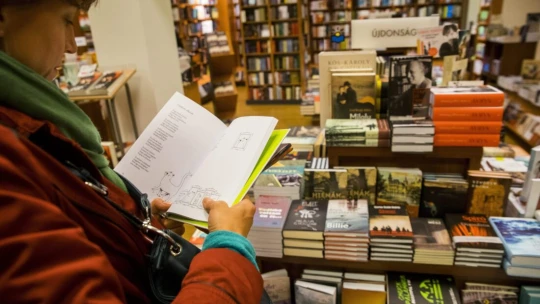Kukázhatja a Libri az LMBTQ-könyveket, a Líra is ellehetetlenülhet