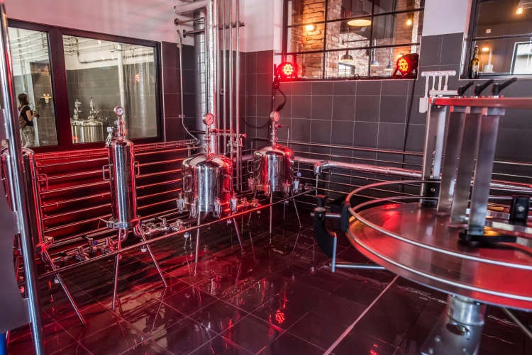 Egyszerre magyaros és brewdogos – ilyen egy sörkollab Európa egyik legmenőbb főzdéjével_7