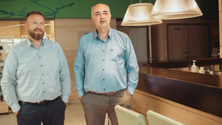 Taferner Ákos, a magyar Metro marketingvezetője, és Kovács Sándor értékesítési vezető. Fotó: Sebestyén László