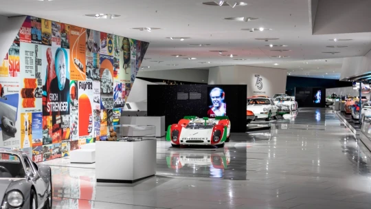 A Porsche hetvenöt éves,<br>és élvezi