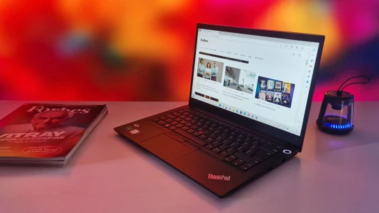 Bő 400 000 forint a munkára tenyésztett ThinkPad E14 laptop – de megéri az árát?