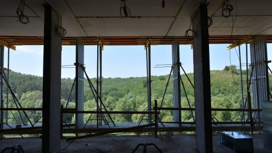 Nem tud fizetni a kivitelező, félkészen áll a tavaly nyárra ígért pécsi luxusszálloda