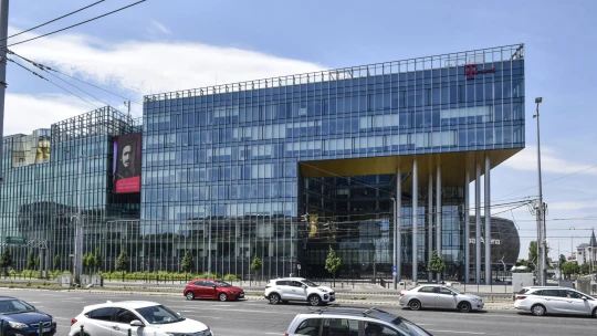 Elképesztő összegért, az egyik legbefolyásosabb magyar nőtől is bérel irodákat a MÁV