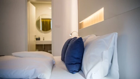 Továbbra sem fizet a szállásadóknak a Booking