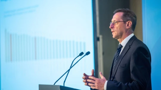 Térdre rogyott a GDP is, még jó, hogy a kormány nem tehet róla